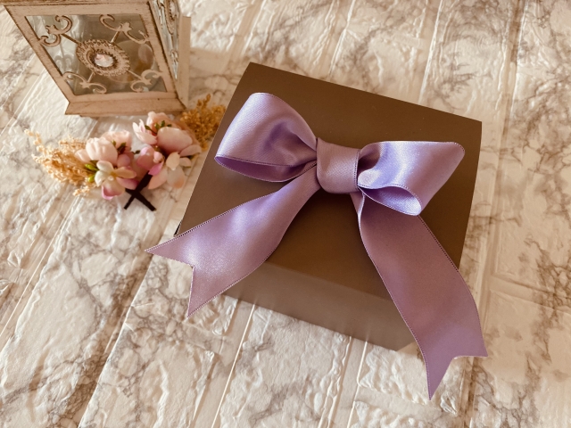 結婚祝いに贈るオリジナルのプレゼントメインビジュアル